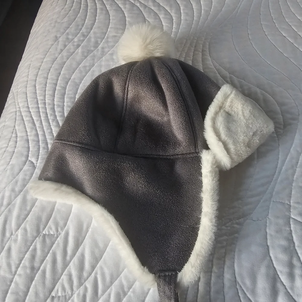 NWT Kukuji Gray Faux Suede Trapper Hat Sherpa Lined Kids Unisex OS